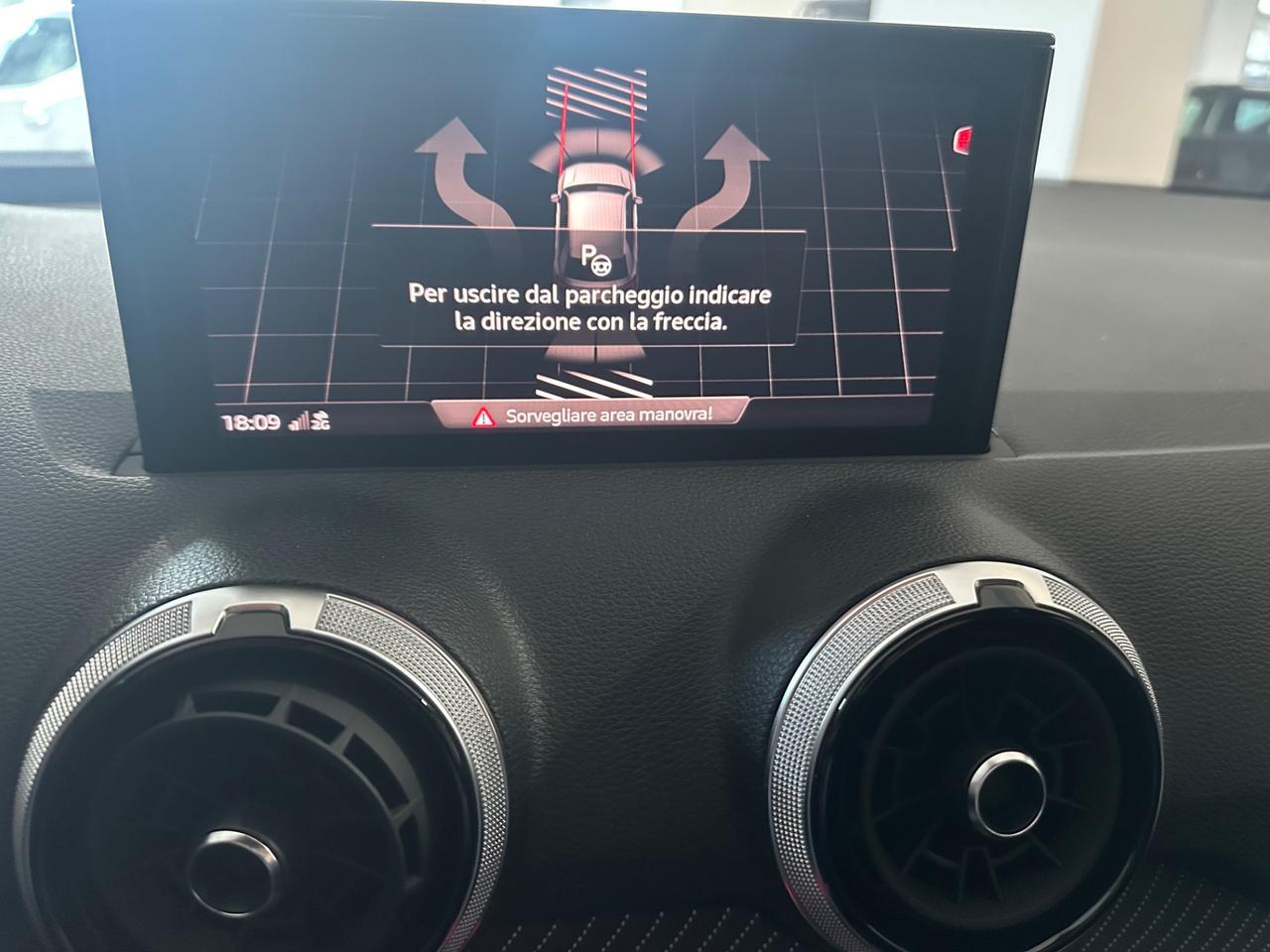 Audi Q2 35 TDI S tronic Identity Black