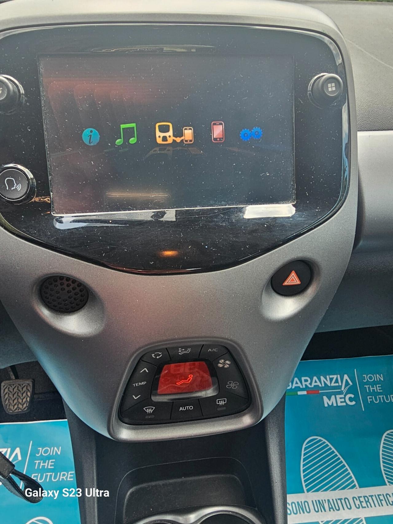 Toyota Aygo Connect 1.0 VVT-i 72 CV 5 porte x-clusiv