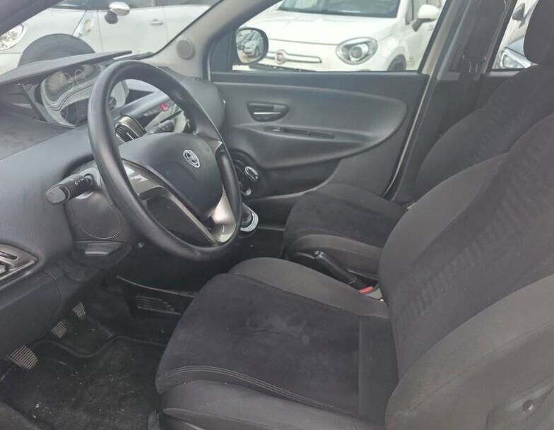 Lancia Ypsilon 1.2 69 CV 5 porte Gold