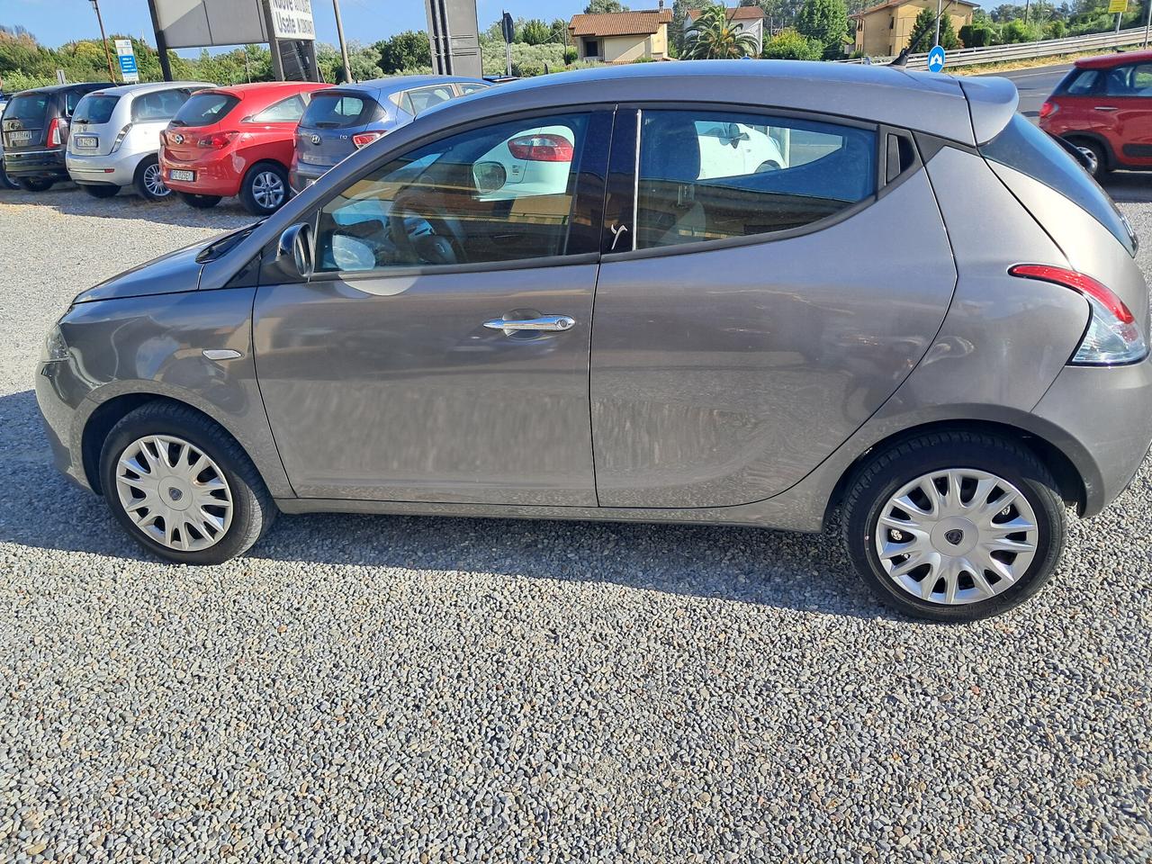 Lancia Ypsilon 1.2 69 CV 5 porte S&S Silver