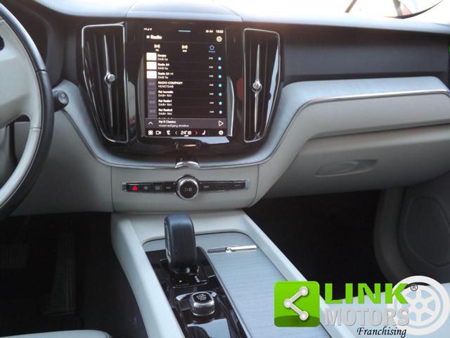 VOLVO XC60 B4 (d) AWD automatico Plus Dark ben tenuta