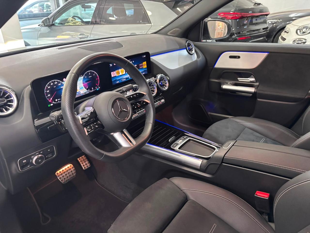 MERCEDES-BENZ GLA 200D PREMIUM AMG NIGH-LED