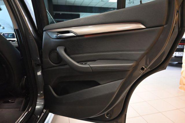 BMW X1 SDRIVE 18d SPORT BLACKLINE AUT.NAVI LED18"TEL FULL