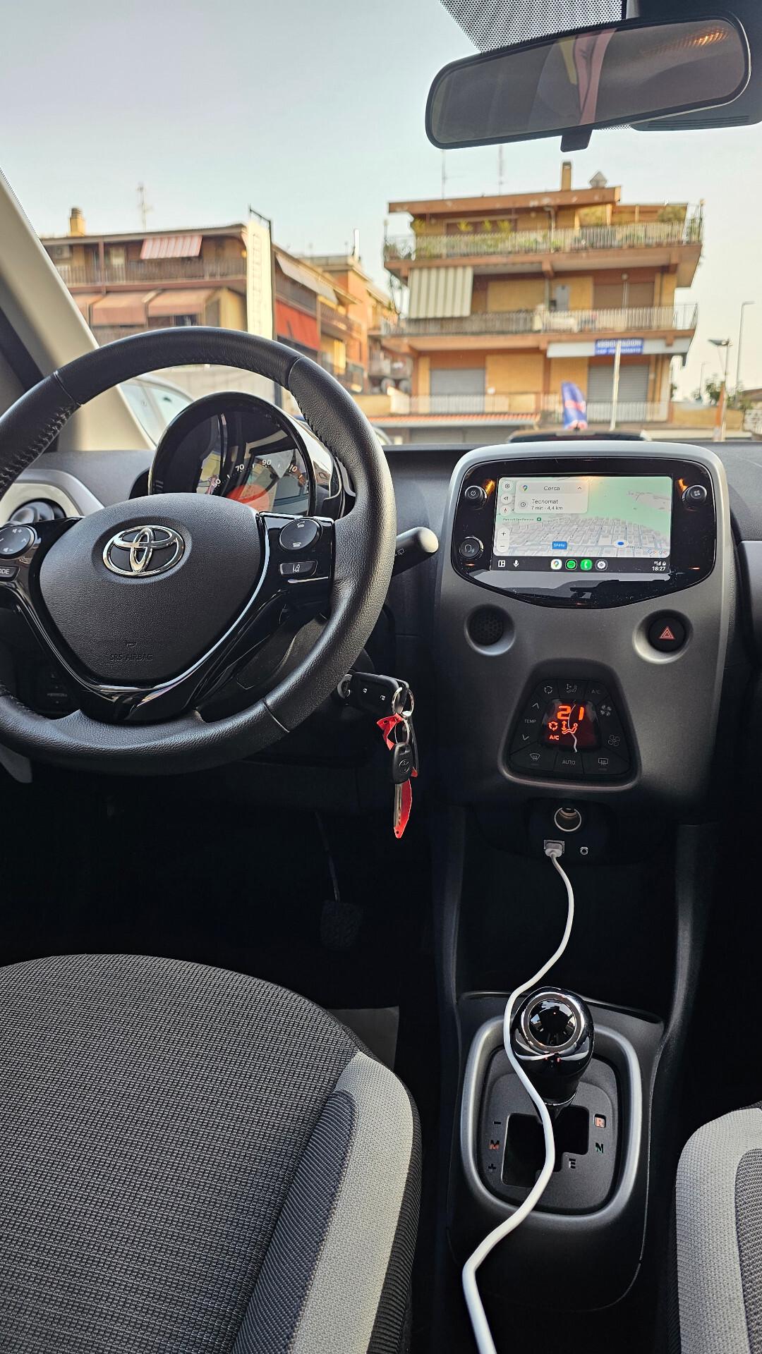 Toyota Aygo Connect 1.0 VVT-i 72 CV 5p. x-play MMT UNIPRO' TAGL UFF