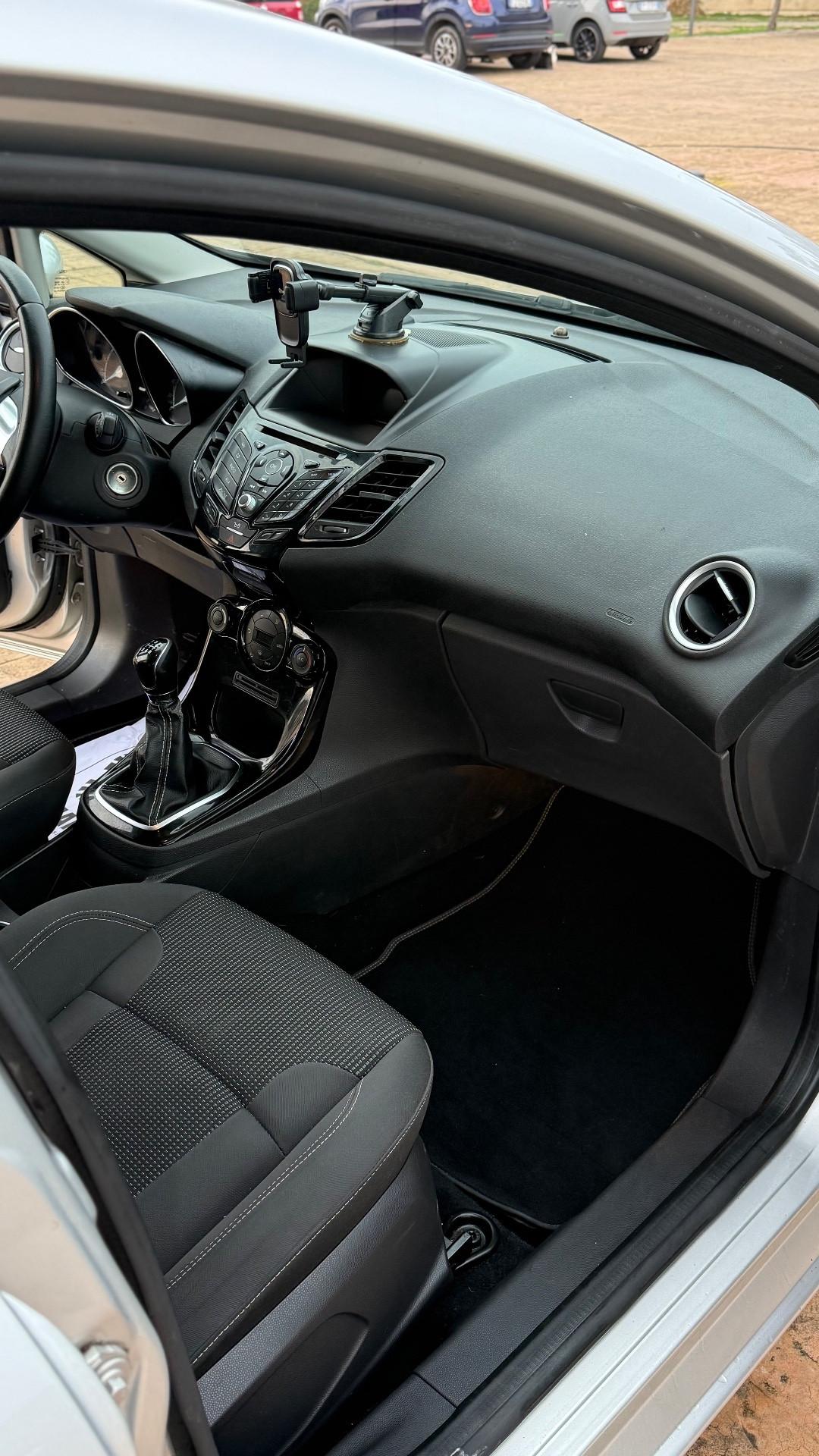 Ford Fiesta 1.5 TDCi 75CV 5 porte Titanium