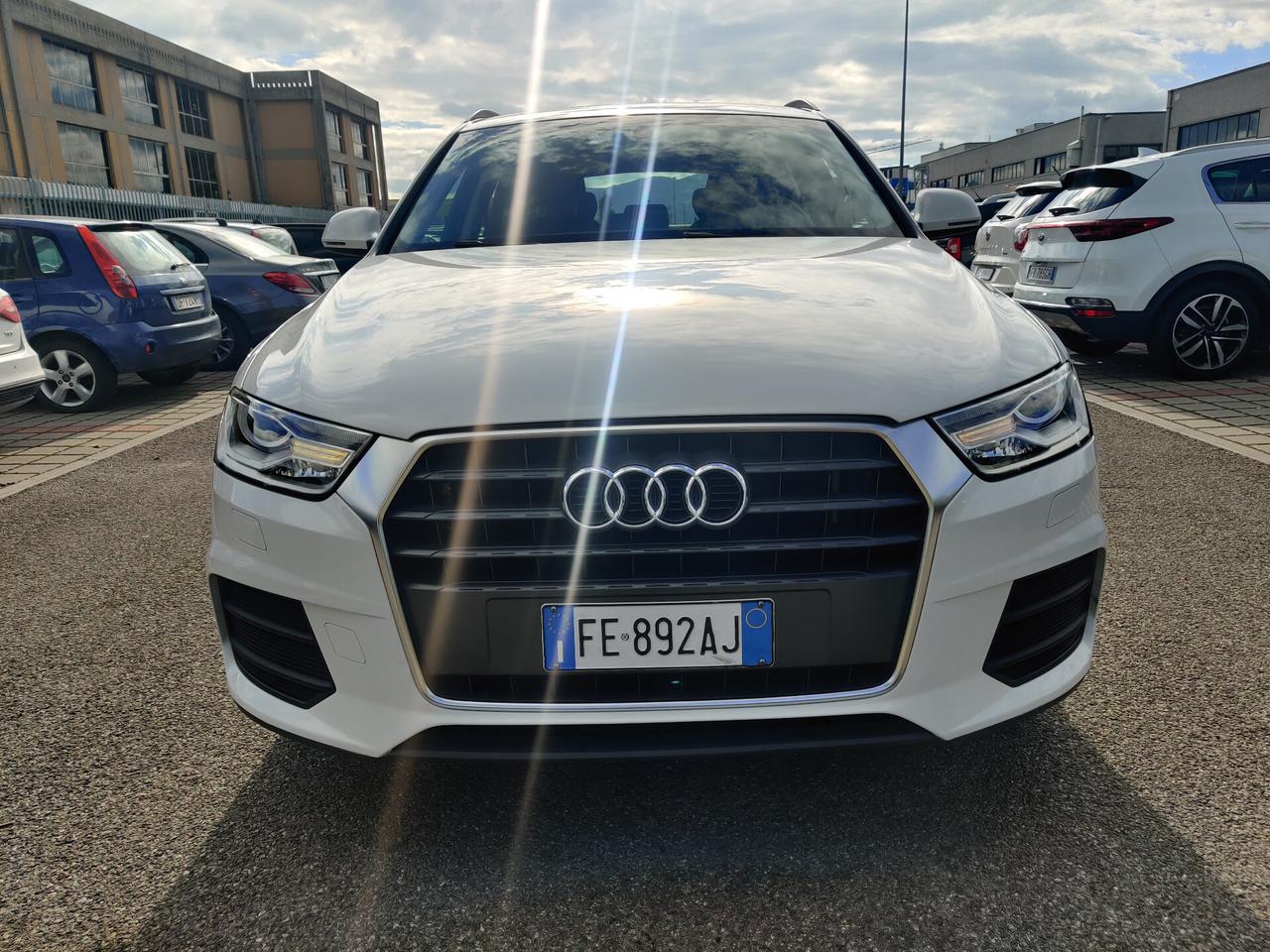 Audi Q3 2.0 TDI 120 CV Business