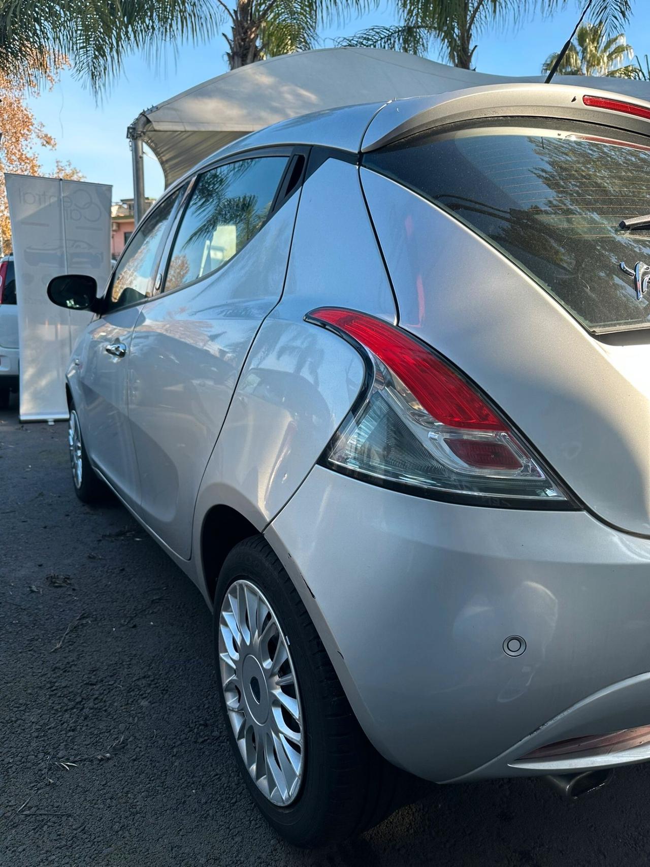 Lancia Ypsilon 1.2 69 CV 5 porte GPL Ecochic Gold