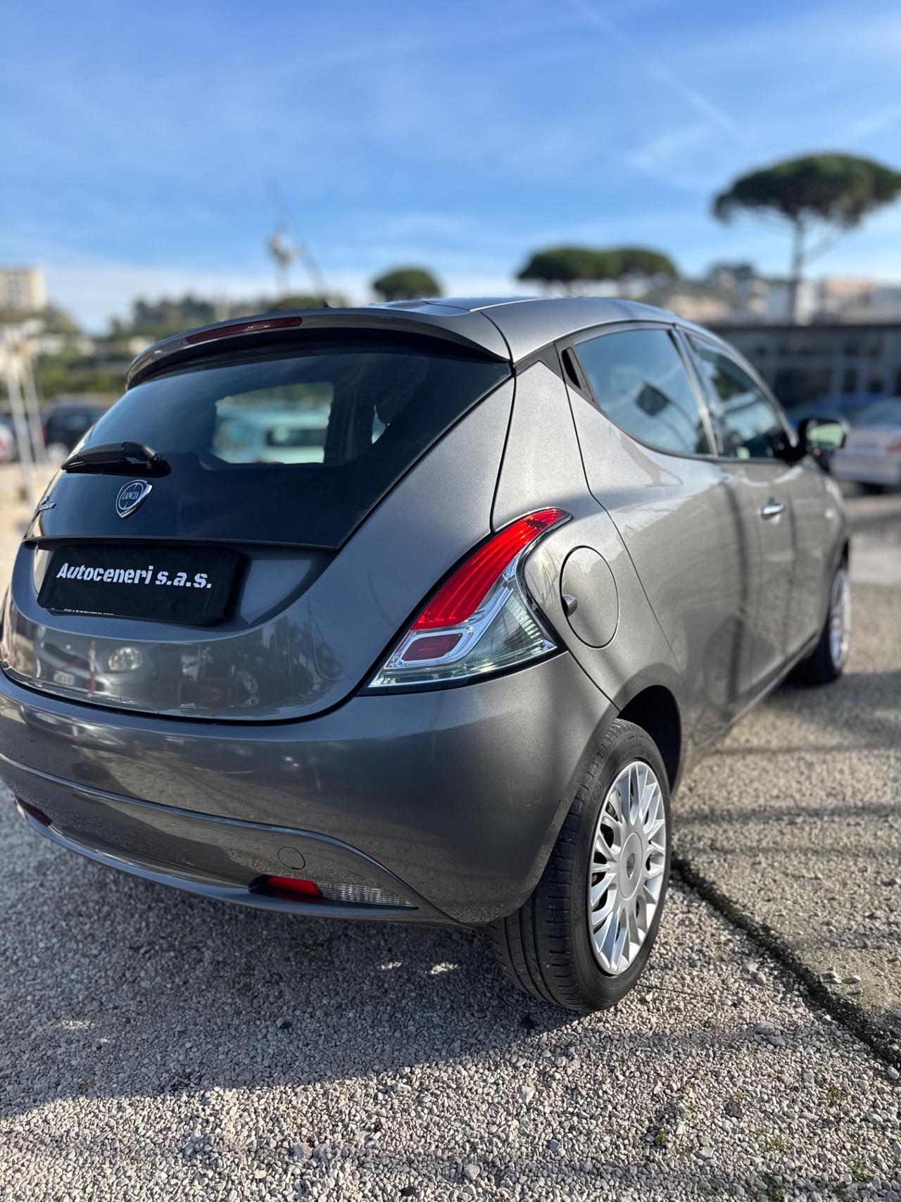 Lancia Ypsilon 1.2 69 CV 5 porte Gold