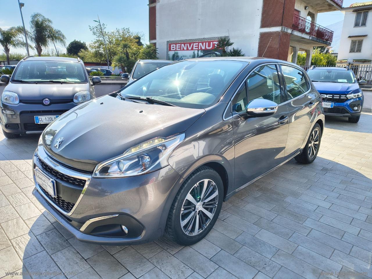 PEUGEOT 208 1.2 82 CV 5p. Allure