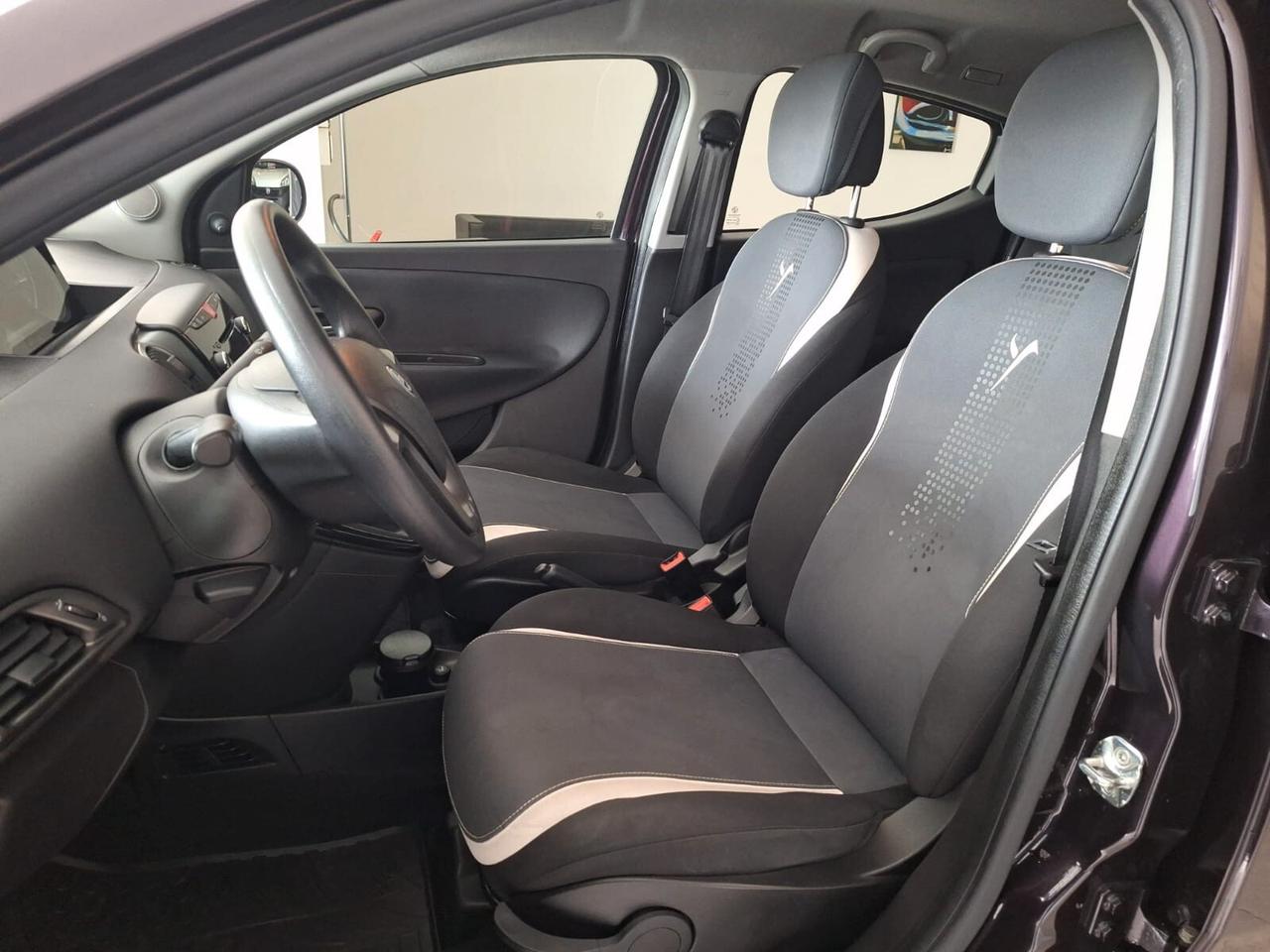 Lancia Ypsilon 1.2 69 CV 5 porte Elefantino