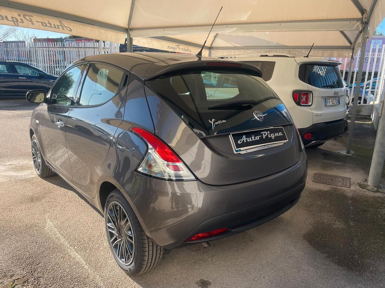 Lancia Ypsilon 0.9 TwinAir 85 CV Platinum automatica