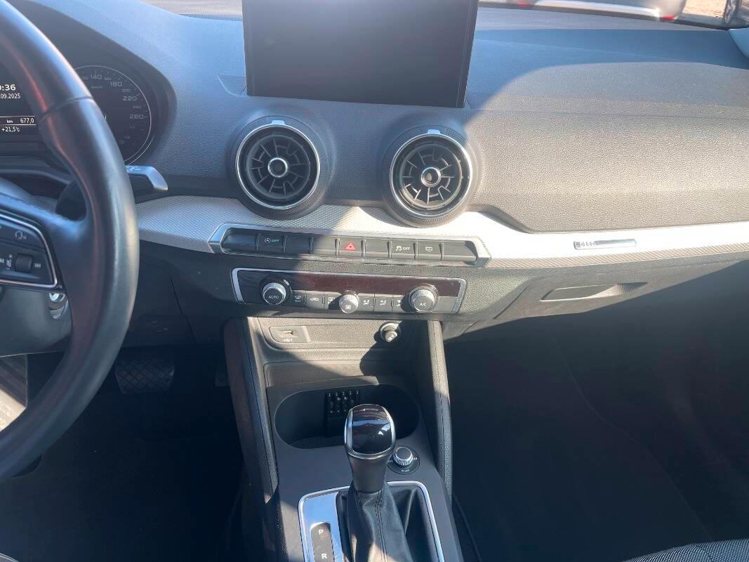 Audi Q2 30 2.0 tdi Business s-tronic LED PDC