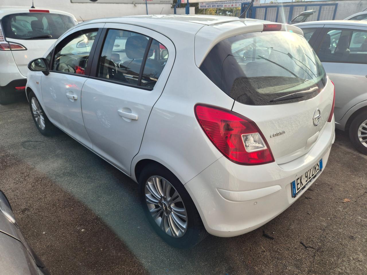 Opel Corsa 1.4 16V 5 porte Cosmo PARI NUOVO!!!!