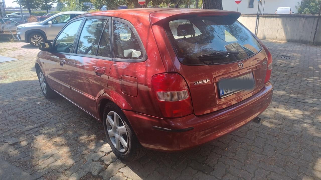 Mazda 323 F 1.6i 16V C. Autom. ASI-CRS clima Ok Neopat.