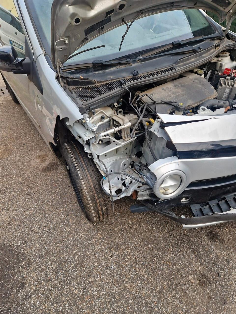 Renault Twingo 1.2 16V Night&Day incidentata