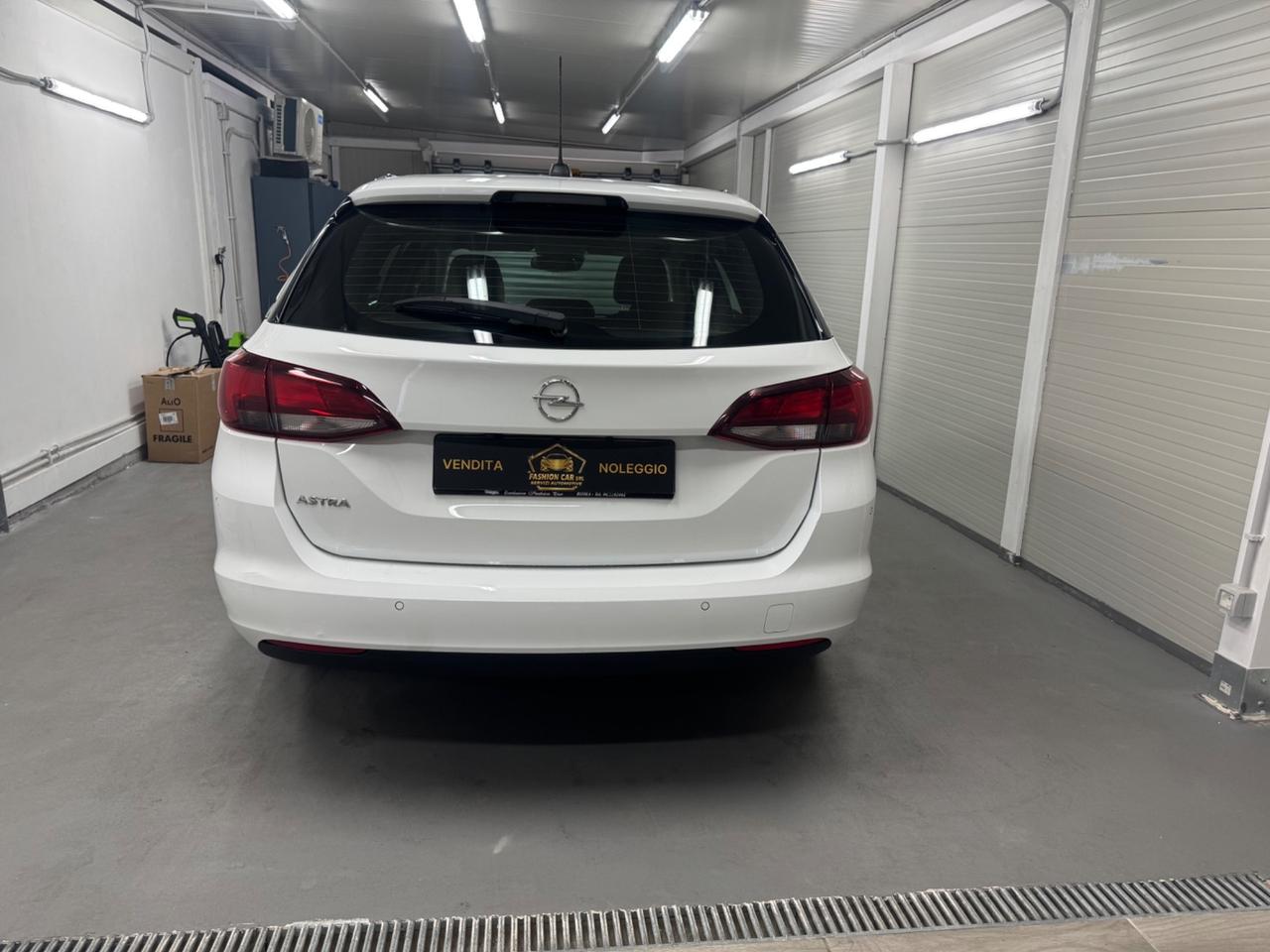 Opel Astra SPORT TOURERS