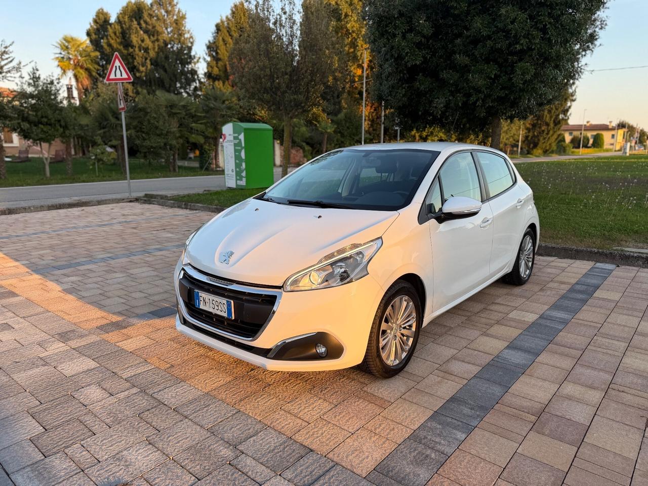 Peugeot 208 PureTech 100 Stop&Start 5 porte Allure