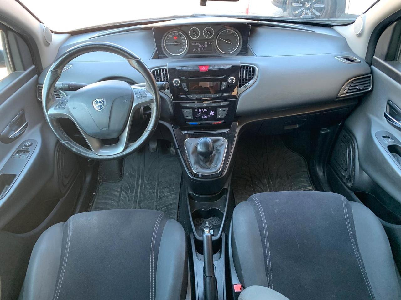 Lancia Ypsilon 1.2 69 CV S&S Silver Neopat.