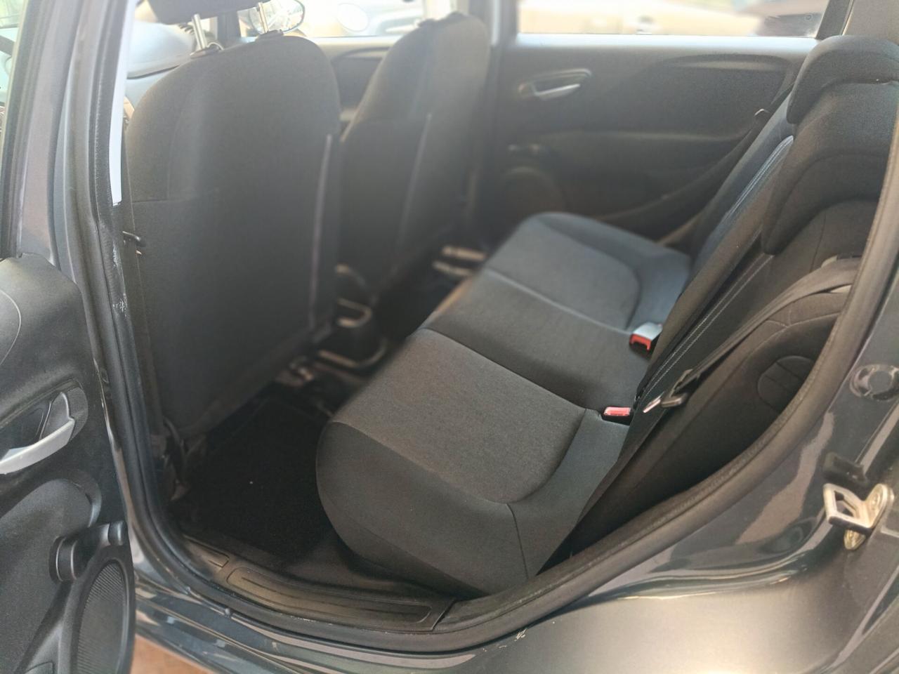 FIAT PUNTO 1.2 5PORTE-2013-NEOPATENTATI-Euro5490