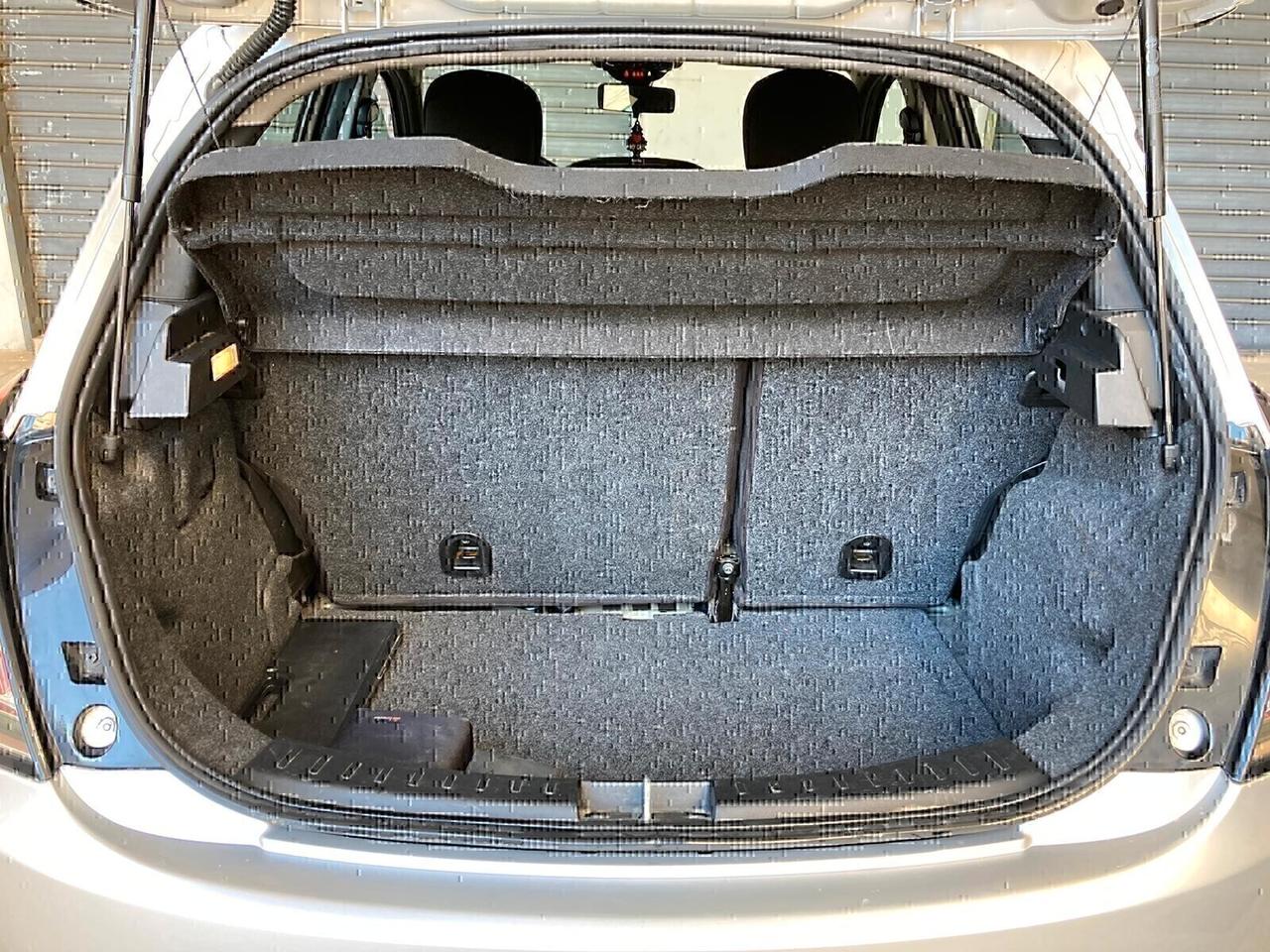 Lancia Ypsilon 1.3 MJT-X NEOPATENTATI-2013