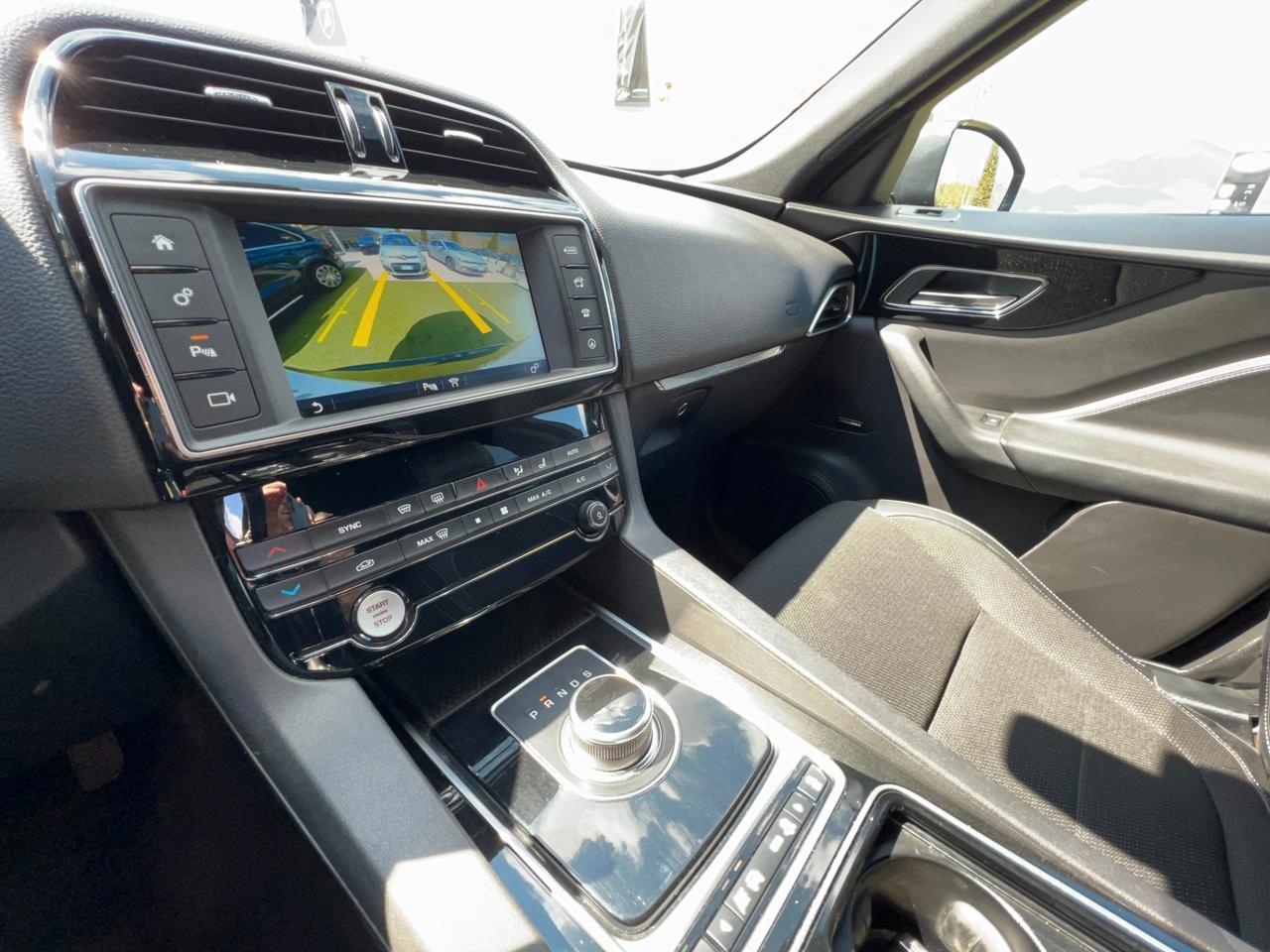 Jaguar F-Pace 2.0 D 180 CV R DYNAMIC/NAVI/CAMERA/MERIDIAN