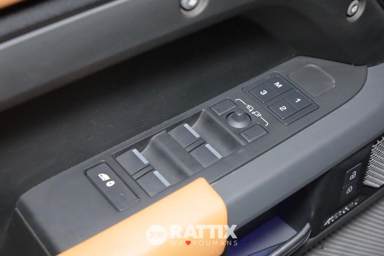 Land Rover Defender 3.0d 3.0 i6 Mhev 300CV X AWD Auto 8p.ti + tetto apribile & roof rack