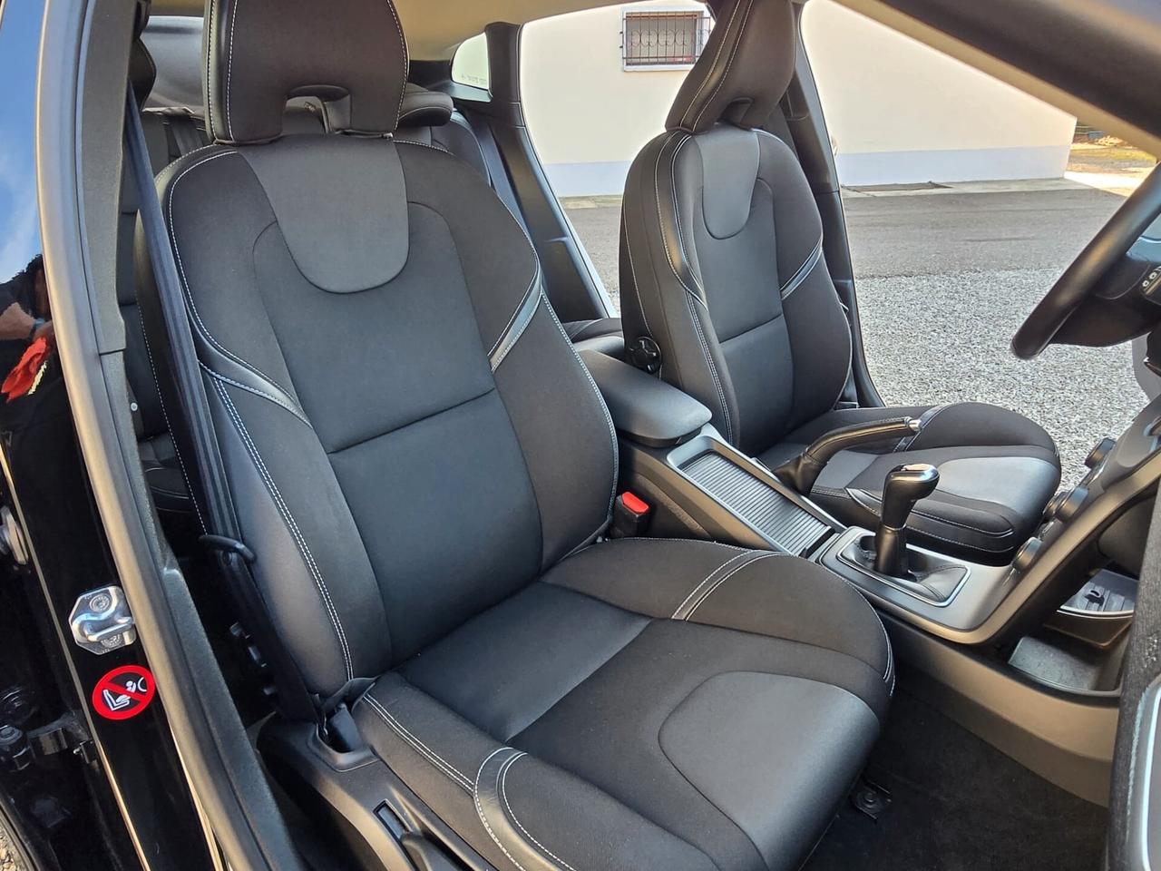 VOLVO V40 D2 MOMENTUM 2.0 DIESEL