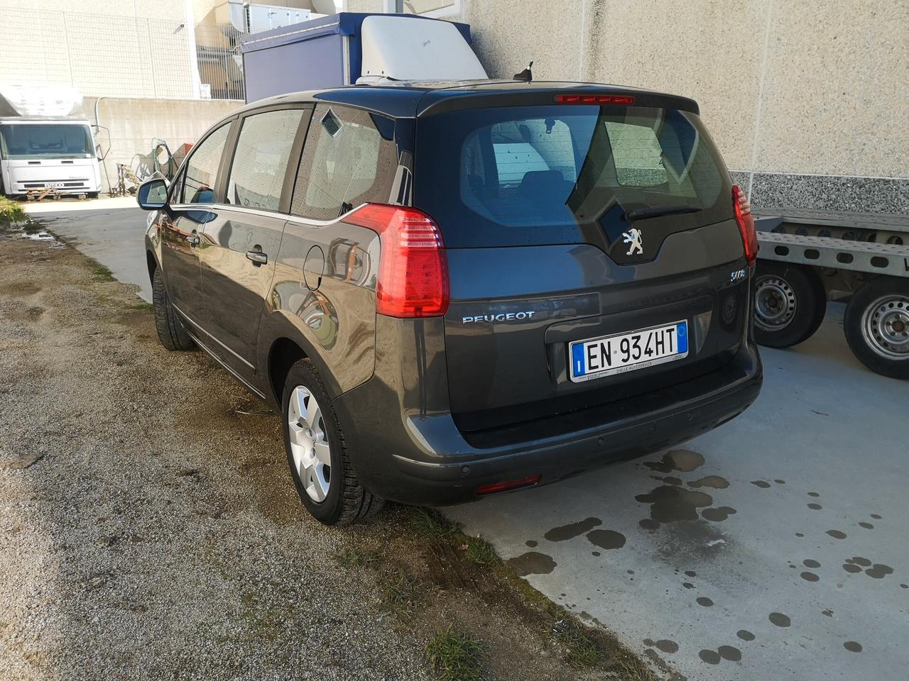 Peugeot 5008 1.6 HDi 115CV Allure