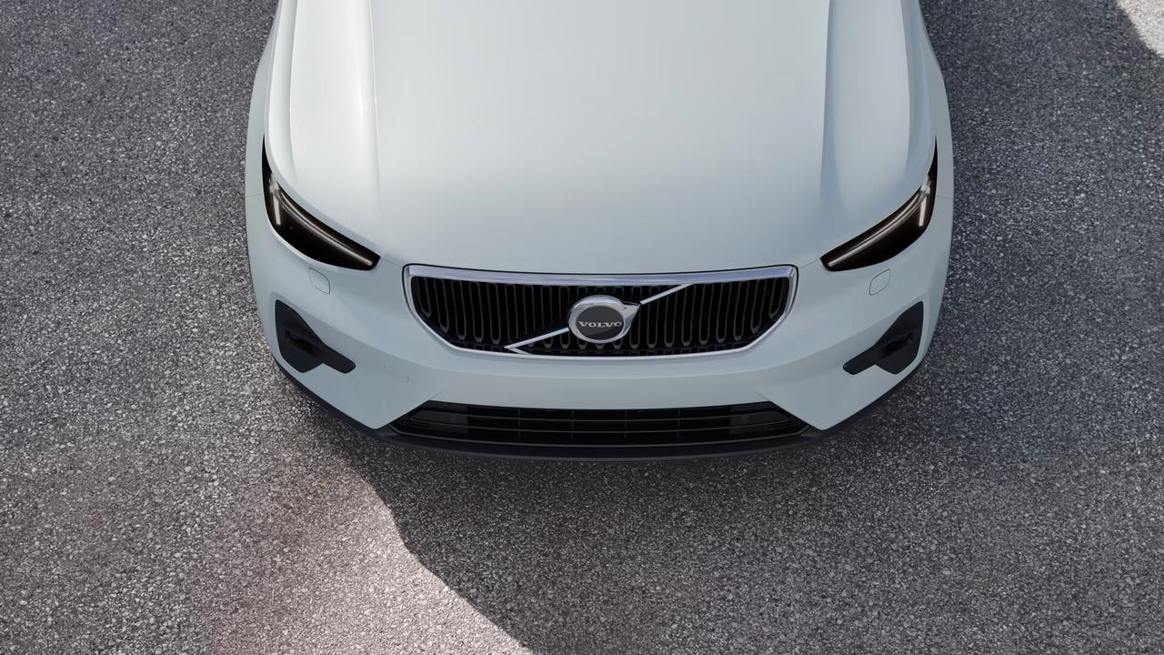 Volvo XC40 Mild Hybrid B3 163cv Crystal White