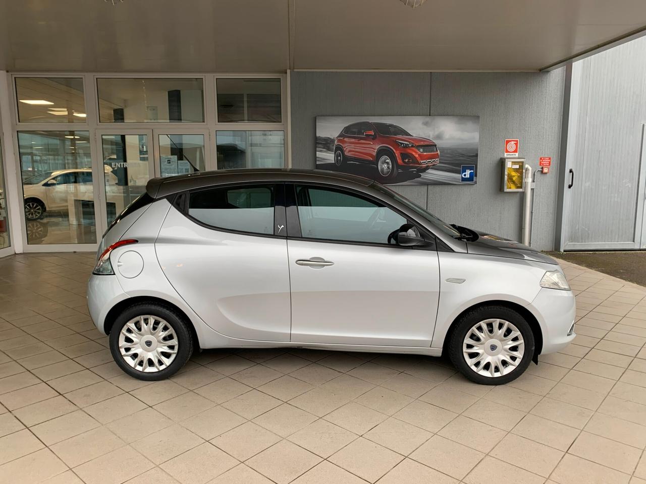 Lancia Ypsilon 0.9 TwinAir 85 CV 5 porte S&S Platinum