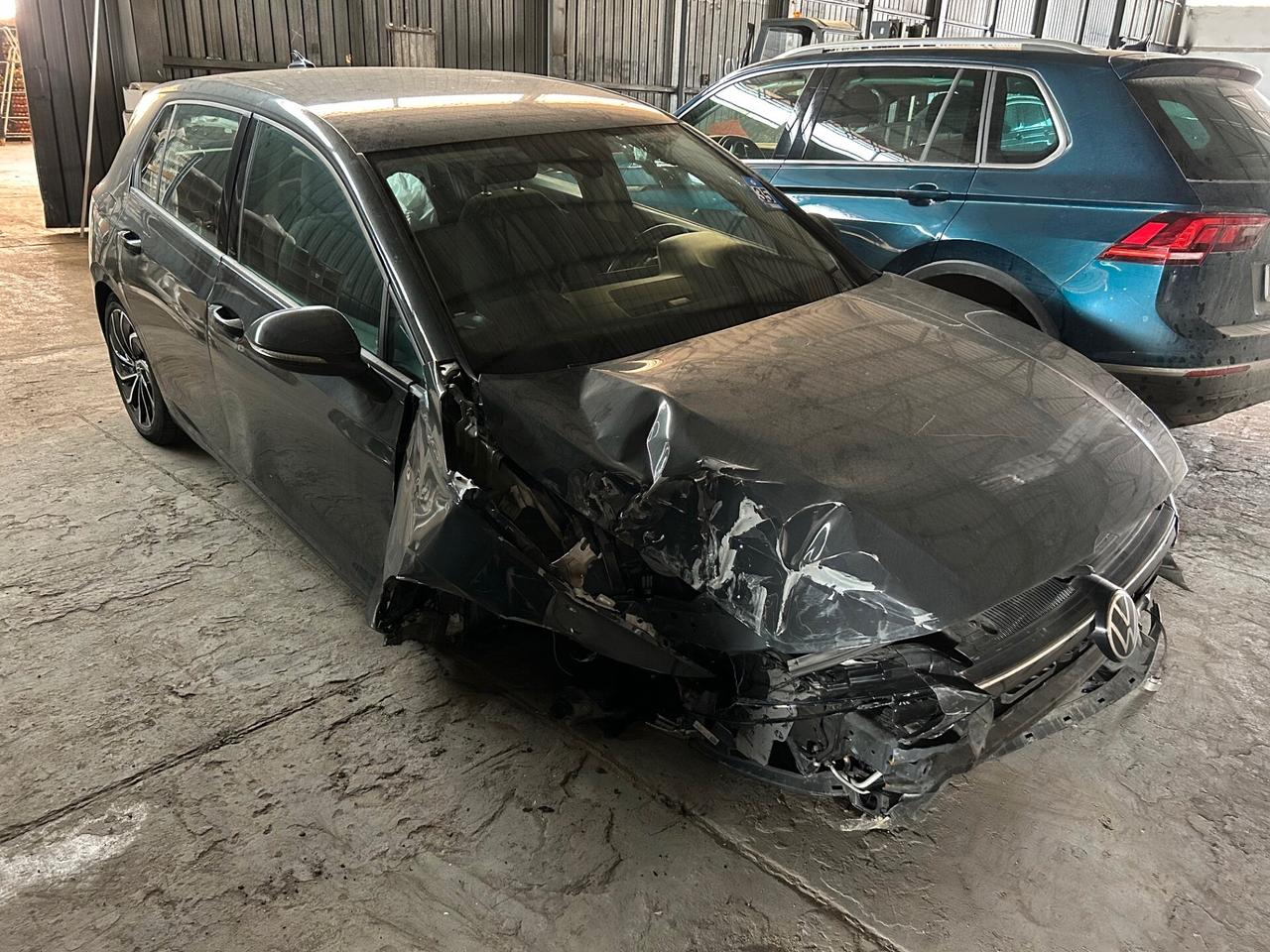 Volkswagen Golf 1.0 etsi evo Life 110cv dsg INCIDENTATA