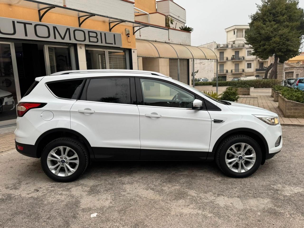 FORD KUGA 1.5 TDCI 120 CV. 2WD TITANIUM NAVI+RETROCAMERA