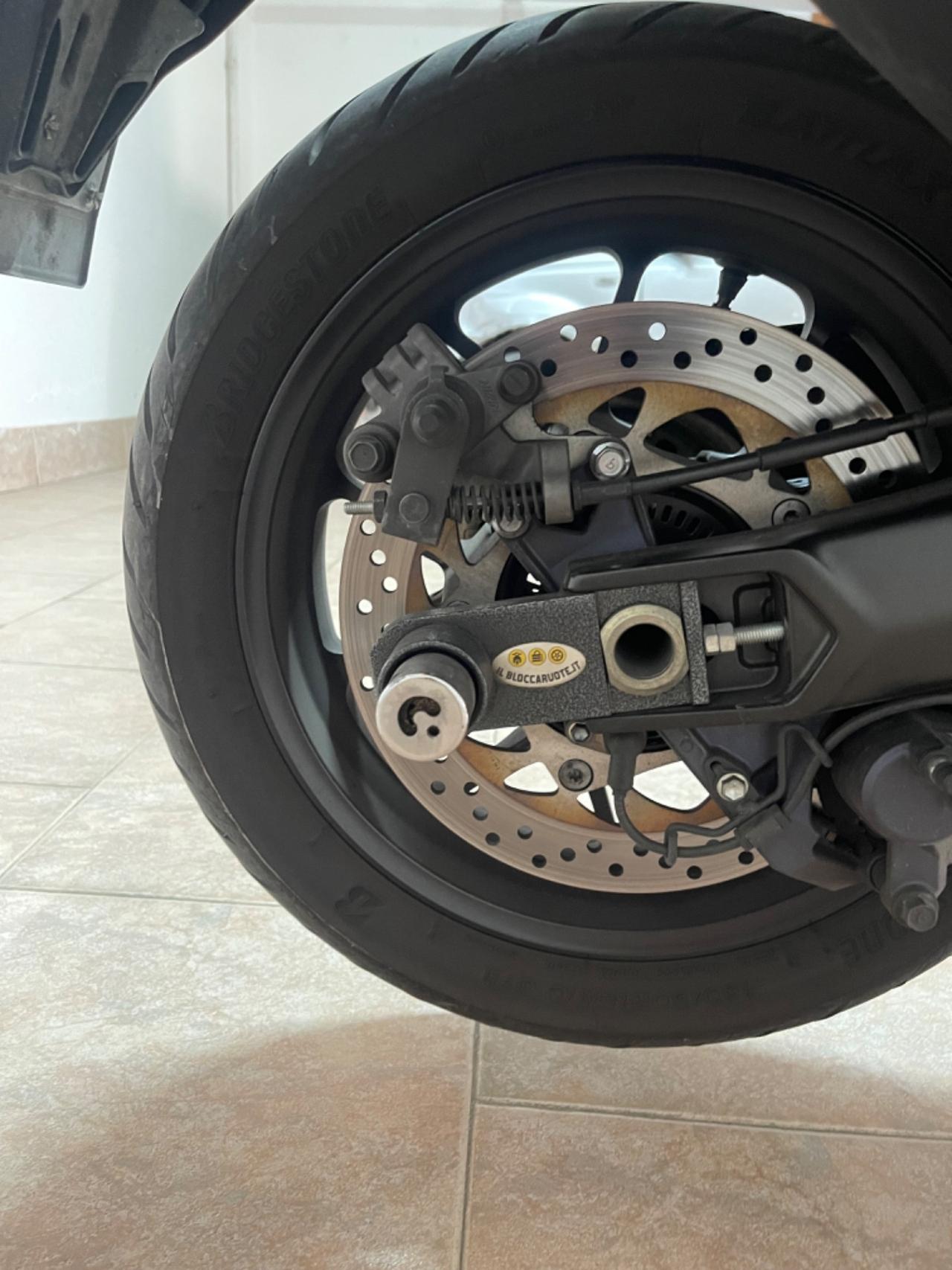 Yamaha TMAX 560 TECH-MAX
