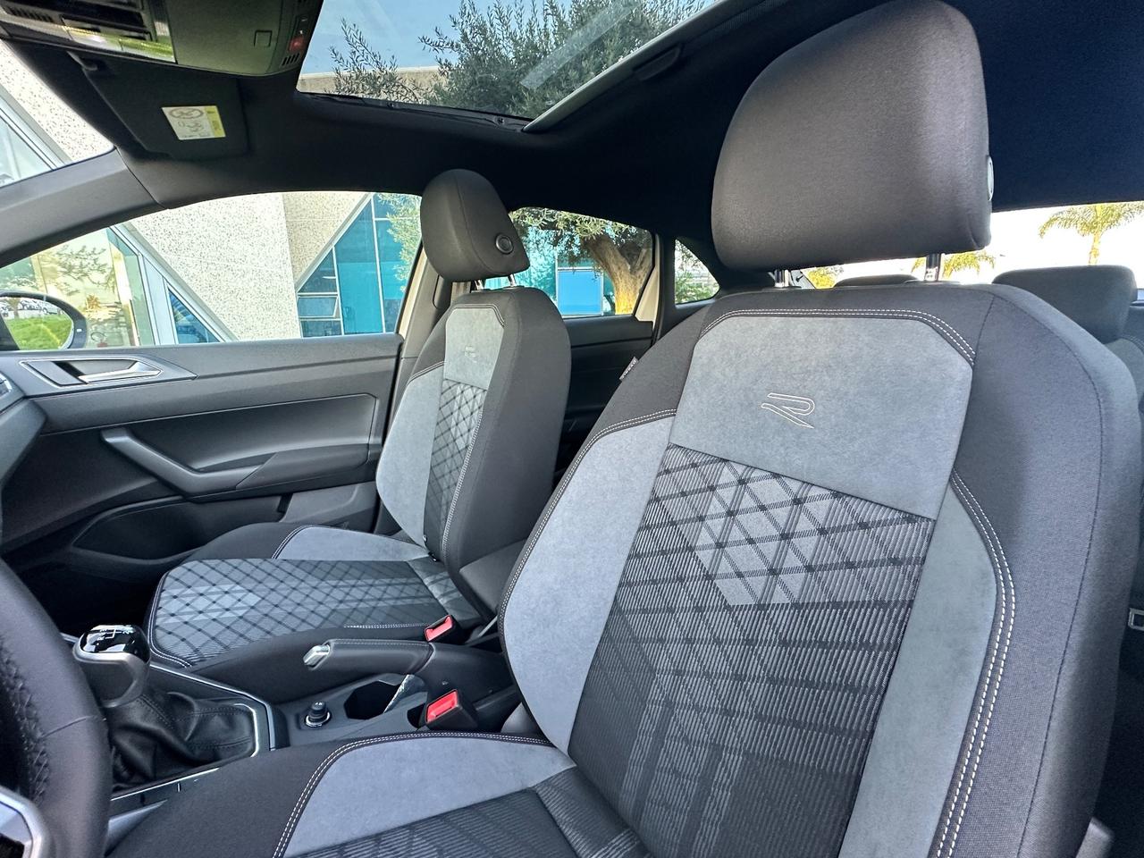 Volkswagen Taigo R-Line 115cv possibilità noleggio no scoring