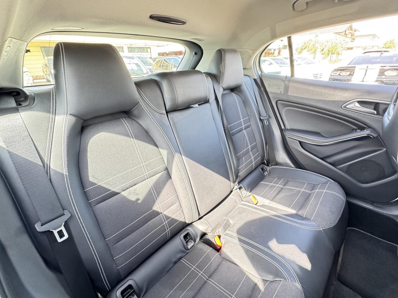 MERCEDES-BENZ GLA 200CDI PREMIUM PER NEOPATENTATI