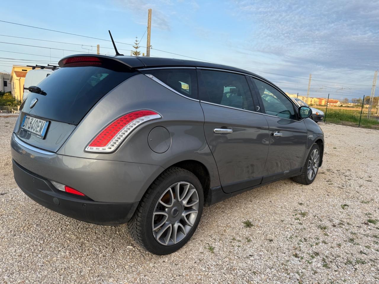 Lancia Delta 2.0 MJT TETTO/navi/Pelle 2.900€