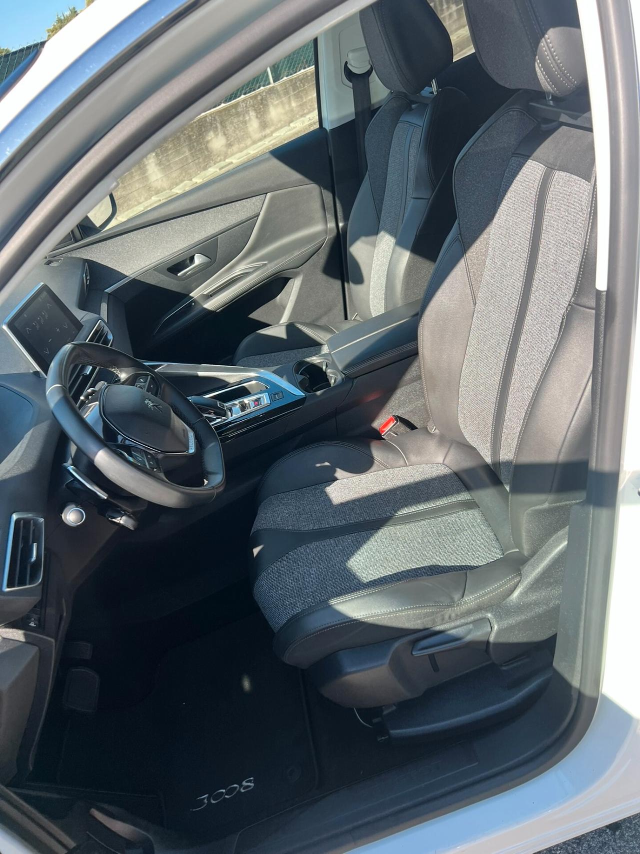 Peugeot 3008 BlueHDi 130 S&S EAT8 Allure