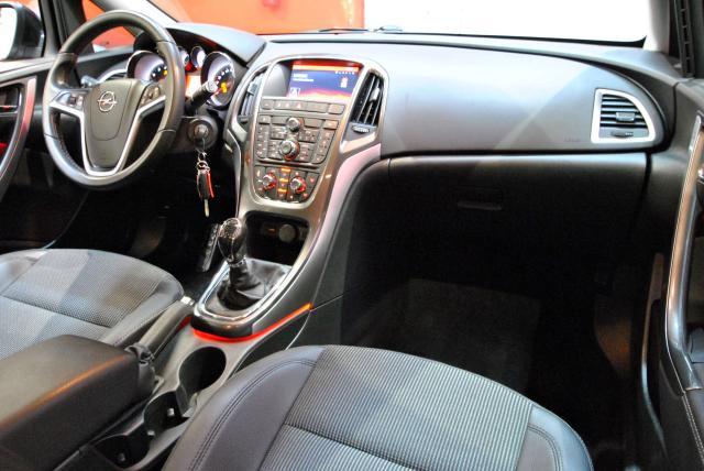 Opel Astra Astra IV 2010 5p 1.4 t Cosmo Gpl-tech 140cv