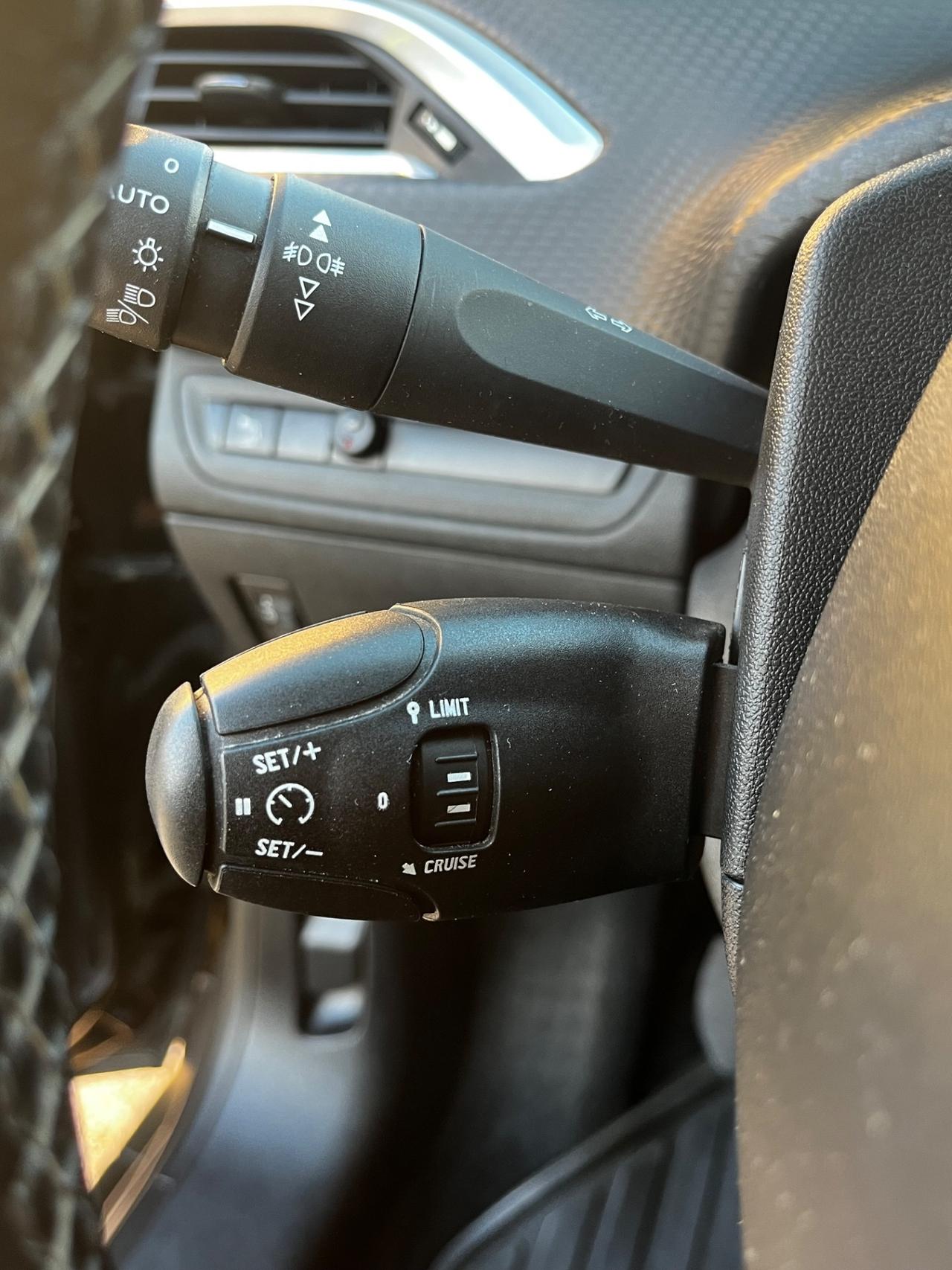 Peugeot 2008 BlueHDi 100 S&S Allure