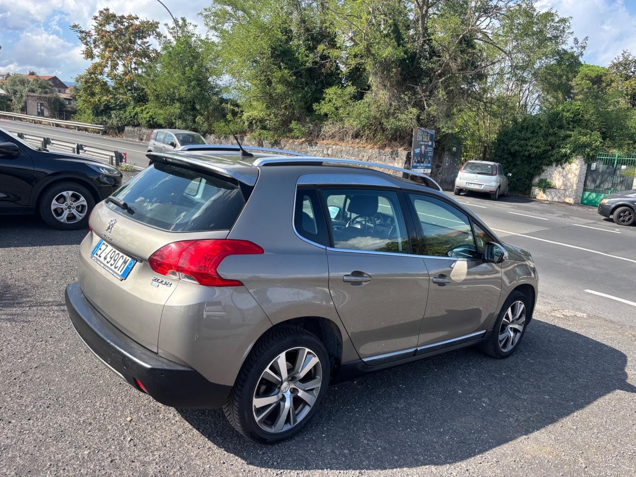 Peugeot 2008 1.6 hdi Allure