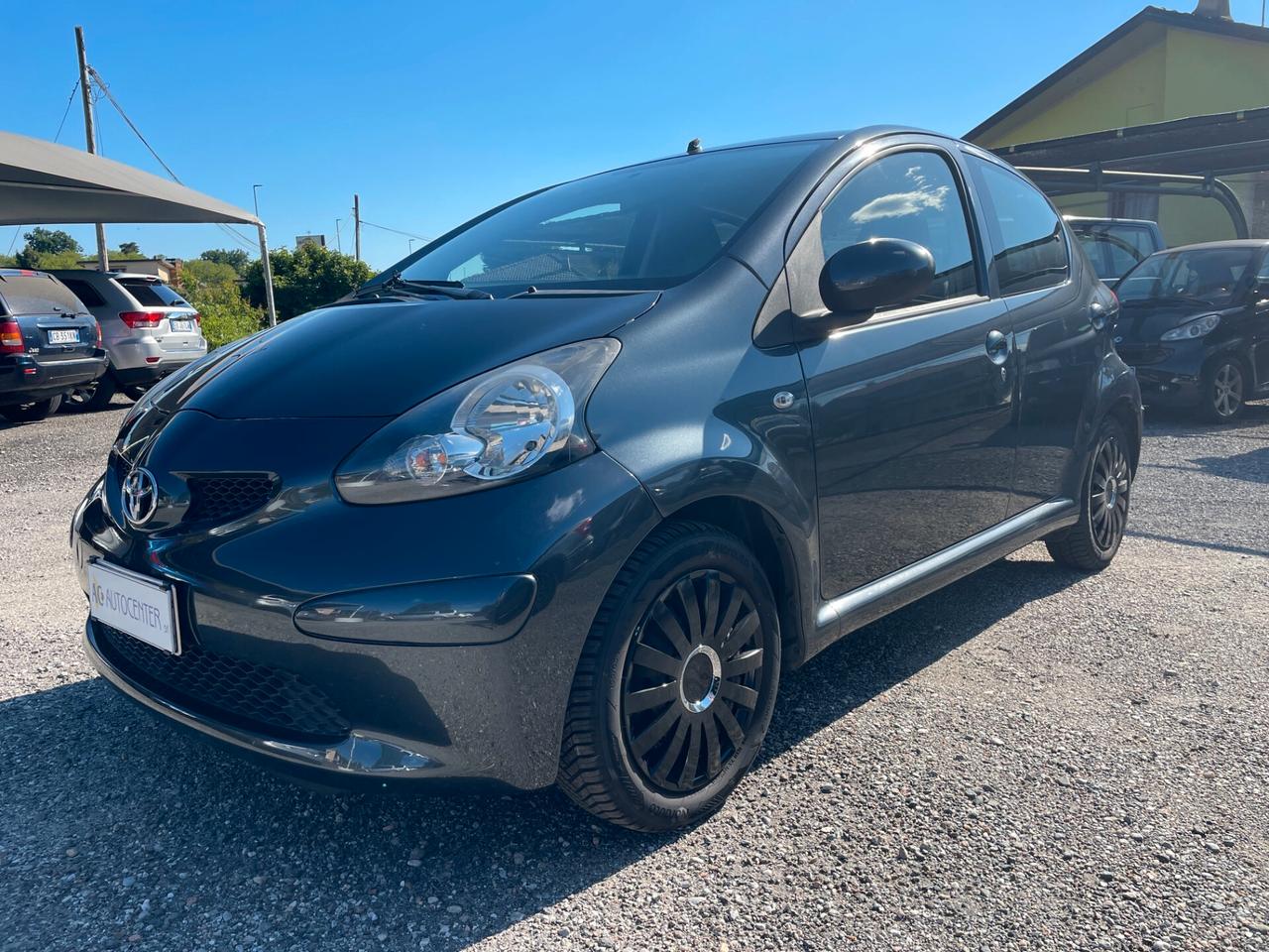 Toyota Aygo I 2005 5p 1.0 Sol m-mt