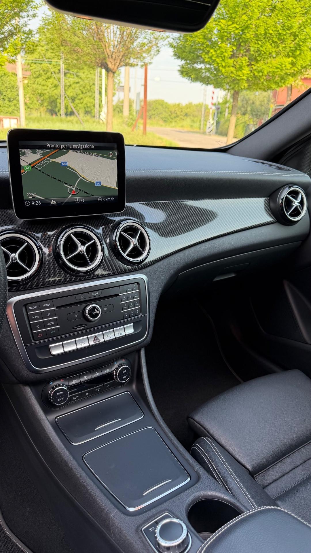 Mercedes-benz GLA 200 Premium night edition