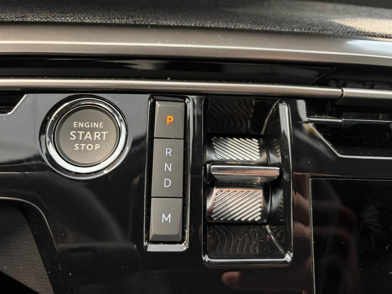 Peugeot 3008 ALLURE Hybrid 145 e-DCS6 SPOTICAR