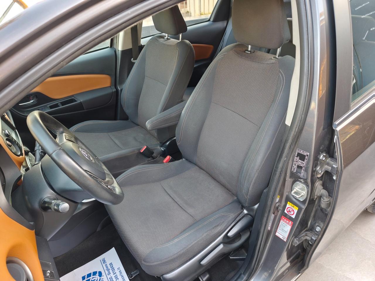 Toyota Yaris 1.0 BENZINA Lounge