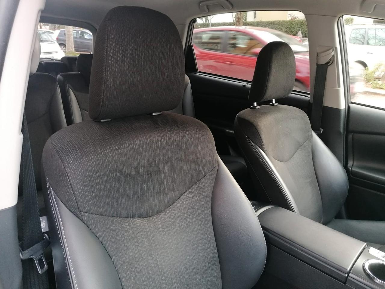 Toyota Prius + 1.8 Hybrid Lounge