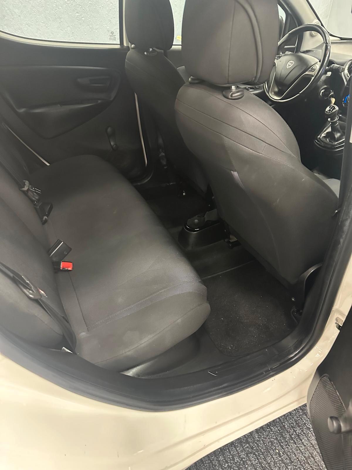 Lancia Ypsilon 1.2 69 CV 5 porte Platinum