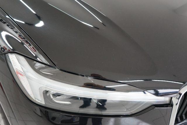 VOLVO XC60 B4 (d) AWD automatico Momentum Sport