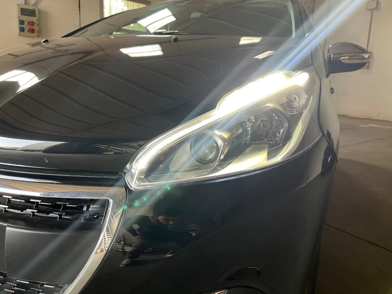 Peugeot 208 PureTech 82 5p. GPL Allure