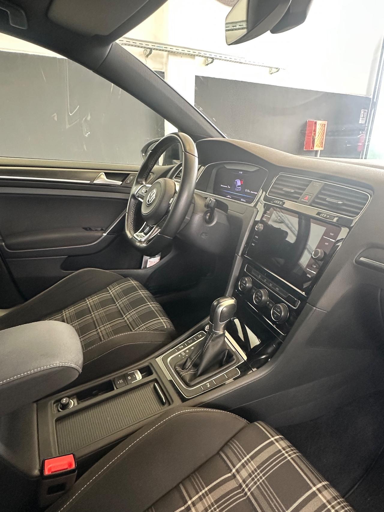 Volkswagen Golf 2.0 TDI DSG 5p. Highline BlueMotion Technology