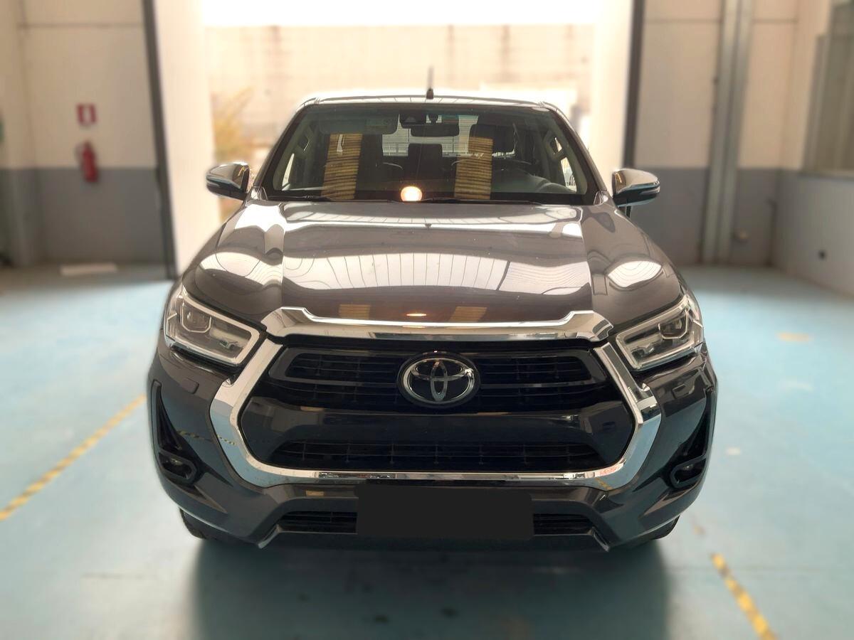 Toyota Hilux 2.8 D-4D Double Cab Executive 4x4 — 204 CV | 01/2021 | 222.400 km